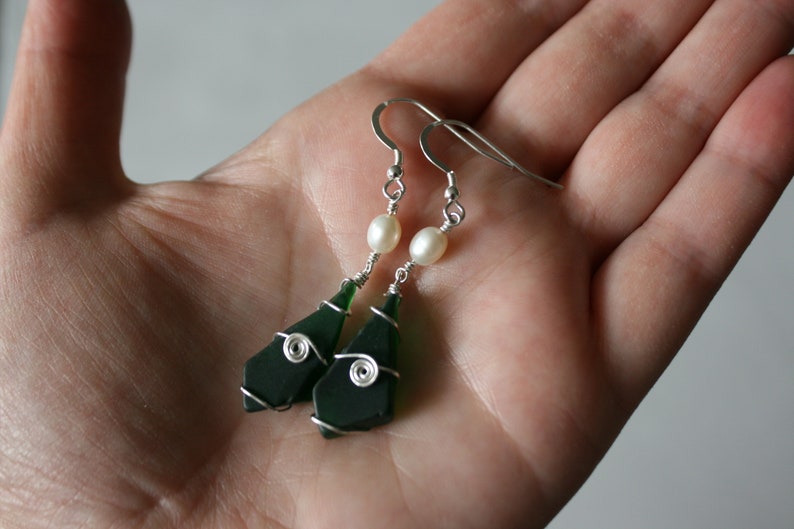 White Pearl /& Emerald Recycled Glass Earrings