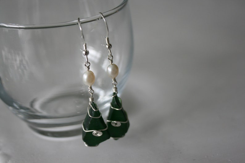 White Pearl /& Emerald Recycled Glass Earrings