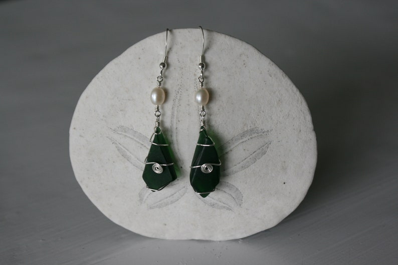 White Pearl /& Emerald Recycled Glass Earrings