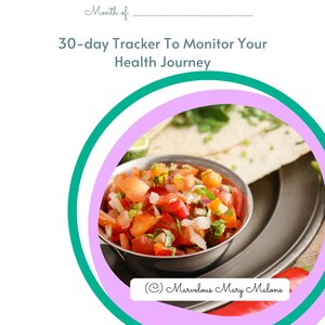 Könnte beinhalten: Ein druckbarer 30-Tage-Tracker für gesunde Ernährung mit einem farbenfrohen Bild von Salsa in einer Schüssel. Oben auf der Seite steht der Text "Monat von", gefolgt von "30-Tage-Tracker zur Überwachung Ihrer Gesundheitsreise". Am unteren Rand der Seite steht der Text "(C) Marvelous Mary Malone".