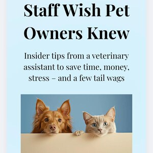 Peut inclure: Couverture de livre avec le titre "10 Things Vet Staff Wish Pet Owners Knew". On y voit un golden retriever et un chat gris regardant par-dessus une surface beige. Le texte promet des conseils d'initiés d'un assistant vétérinaire.