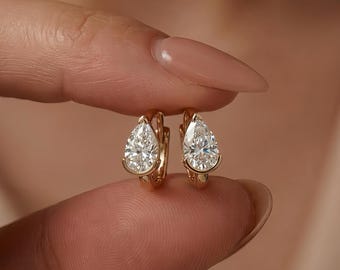 Brincos de argola em moissanita em formato de pera, brincos de diamante em formato de gota, brincos de argola em ouro 18K com gema em formato de pera, brincos de argola com engaste em bisel, joias brilhantes para noivas