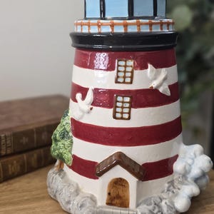 Tarro de galletas vintage con diseño de faro: bote de cocina costero con rayas rojas y blancas, decoración náutica de faro, almacenamiento de cocina playero