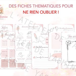 Ensemble de fiches thématiques roses et blanches pour la grossesse et les étapes de bébé. Les modèles comprennent des espaces pour les notes, les calendriers et les illustrations. Le texte en haut dit "DES FICHES THEMATIQUES POUR NE RIEN OUBLIER!