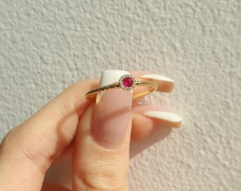 18K Gold Rubin Ring - Diamant Halo, zweifarbiges Twirl Band
