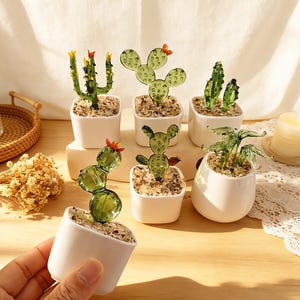 Cactus en maceta de vidrio soplado a mano, adorno decorativo de escritorio de vidrieras.