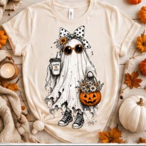 Download digitale PNG di un fantasma di tendenza, design per maglietta con fantasma autunnale, girasole e zucca, fantasma leopardato con fiocco per sublimazione PNG, Converse di Halloween