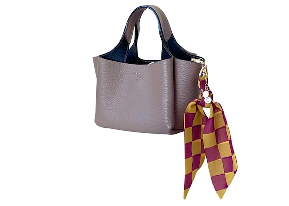 USC Trojans Scarf Keychain with "SC" Charm - UGA Fan Gift for Students, Alumni & Dawgs Supporters - Ready to Ship