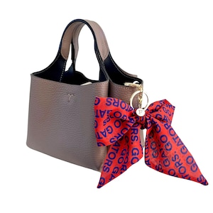 Llavero con bufanda de los Gators de la Universidad de Florida (UF Gators) con dije de la letra "F". Regalo para fans, estudiantes y exalumnos. Listo para enviar.