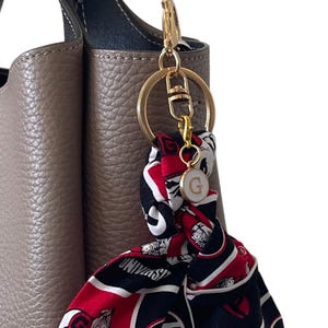 Llavero con bufanda de los Georgia Bulldogs con dije de la 'G' - Regalo para fanáticos de la UGA, estudiantes, exalumnos y seguidores de los Dawgs imagen 6