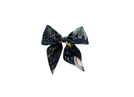 Short Hair Bow Hair Tie. Small Fabric Hair Tie for Ponytail, Bun or Handbag. Cute Fashion Accent. Ready to Ship
