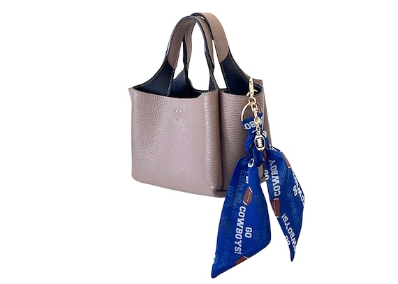 Dallas Cowboys Football Scarf Keychain with Charm - Fan Gift, Tailgate Accessory, NFL Team Merchandise