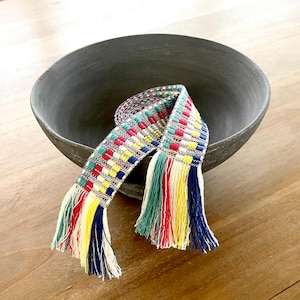 Cinturón tipo pareo tejido estilo boho con flecos coloridos - Cinturón ajustable de tela, accesorio de moda para festivales, regalo para ella. imagen 1