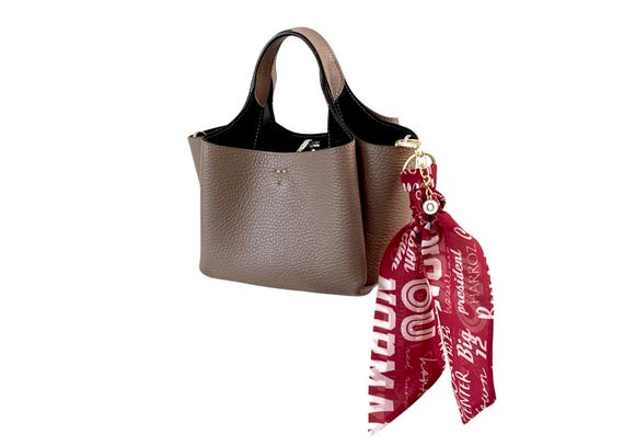 OU Sooner Scarf Keychain including Letter "O" Charm. Gift for Fans, Students & Alumni - Ready to Ship
