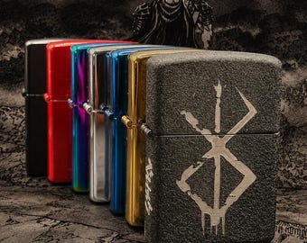 Encendedor Berserk grabado - Marca del sacrificio con texto de título