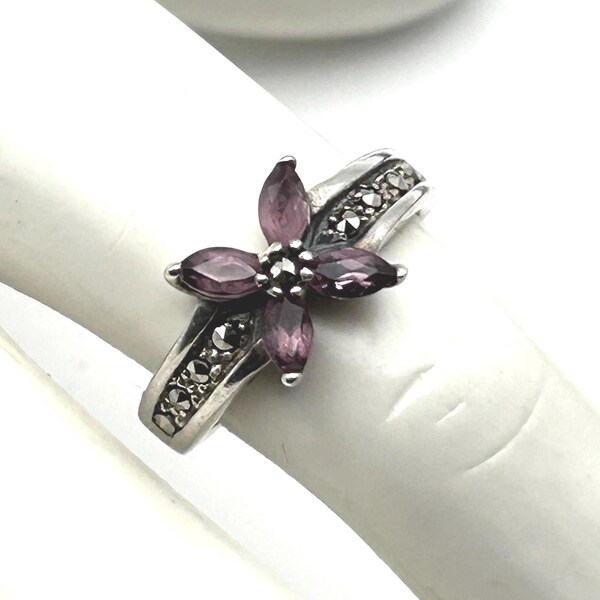 Vintage Art Deco Sterling silver petal flower, amethyst, & Marcasite charming * fashionable ring size 7