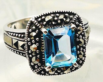 Anello Art Déco in topazio blu e marcacite perlacea, argento sterling, misura 7 1/4