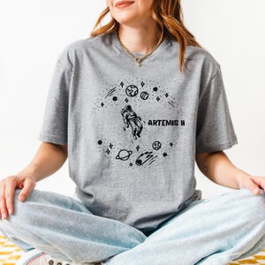Artemis II Shirt,NASA Space Shirt,Astronomy Gift,Gift For Astronomy Fans Youth Adults,Artemis 2 shirt,Science Shirt,Space Shirt zdjęcie 4