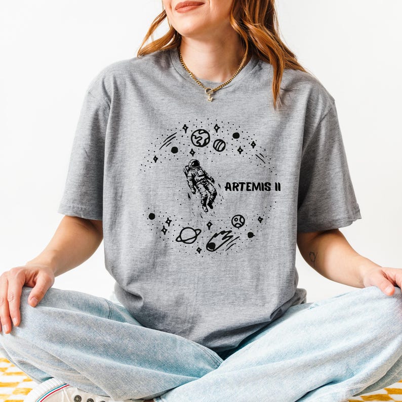 Artemis II Shirt,NASA Space Shirt,Astronomy Gift,Gift For Astronomy Fans Youth Adults,Artemis 2 shirt,Science Shirt,Space Shirt zdjęcie 4