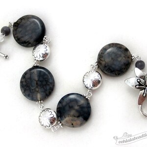 Zwarte Agaat Armband, zwarte armband, geboortesteen armband, edelsteen armband, zwarte sieraden, bloem armband, munt armband, cadeau voor haar afbeelding 5