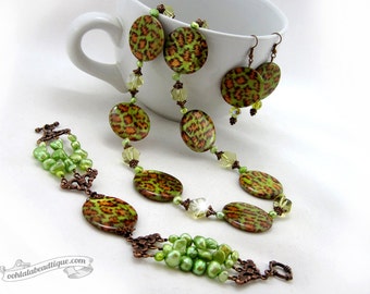 Green mother of pearl jewelry set green jewelry necklace earrings bracelet set green pearls freshwater pearl bracelet leopard jewelry gift