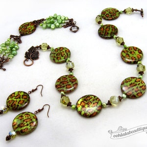 Green mother of pearl jewelry set green jewelry necklace earrings bracelet set green pearls freshwater pearl bracelet leopard jewelry gift image 5