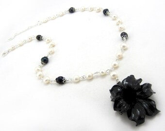 Freshwater pearl necklace with black flower pendant black and white necklace pearl jewelry wedding necklace flower jewelry bridesmaids gift