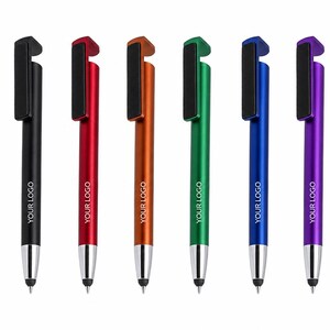 Könnte beinhalten: Ein Set aus acht Kugelschreibern in Weiß, Schwarz, Rot, Orange, Grün, Blau, Lila und Hellblau. Jeder Stift verfügt über einen schwarzen Clip, eine silberne Spitze, ein Eingabestift-Ende und den Text YOUR LOGO vertikal auf dem Stiftschaft.