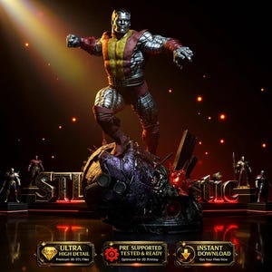 Op de afbeelding: Een Colossus-beeld in een dynamische pose, met een metallic zilveren lichaam, rode en gele accenten en een strenge uitdrukking. De figuur staat op een gedetailleerde, paarse en zwarte basis. De tekst "ULTRA HIGH DETAIL" en "INSTANT DOWNLOAD" is inbegrepen.