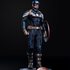 Op de afbeelding: Gedetailleerd beeldje van Captain America in een dynamische pose, gekleed in een blauw en wit pak met een ster-embleem. De figuur houdt een schild vast en draagt een helm met de letter "A". Het ontwerp is zeer gedetailleerd.