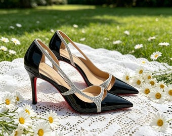 Plantillas personalizadas, tacones de aguja negros de charol con cristales / zapatos de tacón formales para bodas con suela roja