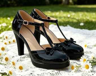 Plantillas personalizadas, zapatos de tacón Mary Jane negros de charol con plataforma y tira en T con lazo.