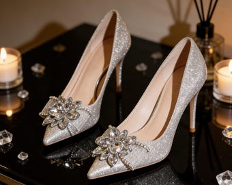 Solette personalizzate, Décolleté a punta con tacco a spillo e decorazioni floreali in cristallo glitterato argento / Scarpe da sposa / Scarpe da festa serale