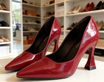 Solette personalizzate, Décolleté bordeaux con tacco scolpito in vernice / Décolleté classiche a punta / Scarpe per invitati a matrimoni e San Valentino