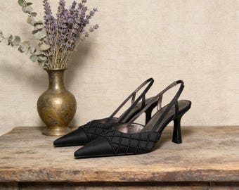 Solette personalizzate, décolleté con cinturino posteriore in pelle nera e perline / décolleté a punta con tacco basso / scarpe per invitati a matrimoni e San Valentino