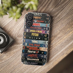 Funda para iPhone / Funda flexible con diseño retro de terror y formato VHS.