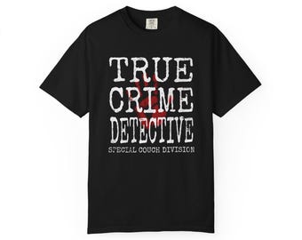True Crime Detektiv - Spezielles Couch Divisie T-Shirt | Komfortfarben, Vintage Schreibmaschinentext