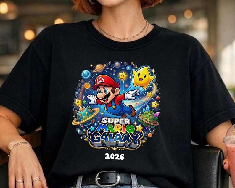 Pu&ograve; includere: Un tagliere in legno fatto a mano con finitura naturale. La tavola presenta un bordo vivo su un lato e una forma rettangolare. Misura circa 45 cm di lunghezza e 30 cm di larghezza.