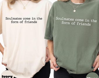 Camiseta de almas gemelas con colores cómodos y cita de amistad