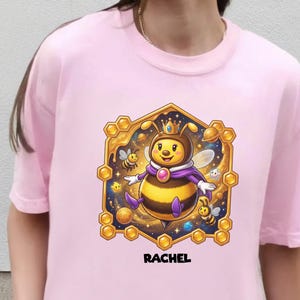 Pu&ograve; includere: Un set di tre tazze in ceramica con finitura maculata e opaca. Le tazze sono nei toni crema, grigio chiaro e grigio scuro. Ogni tazza ha un design semplice e minimalista, perfetto per caff&egrave; o t&egrave;.