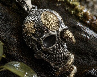 Collana con ciondolo a forma di teschio avvolto da un serpente, catena gotica punk in acciaio inossidabile