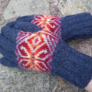 Twilight to Midnight Glove Pattern