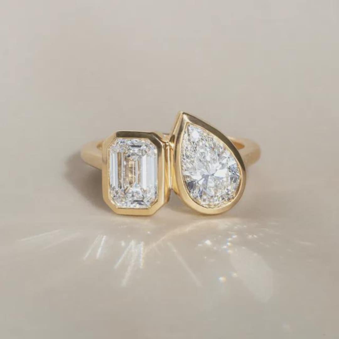 Toi Et Moi Bezel Set Emerald And Pear Cut Two Stone Engagement Ring Etsy toi-et-moi-bezel-set-emerald-and-pear-cut-two-stone-engagement-ring-etsy
