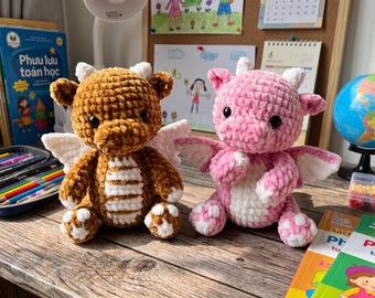 Virkad drakeplysch, Amigurumi drakemönster, Anpassat gosedjur, Babyshowerpresent, Grön och guld drakeleksak, Barnrumsdekoration plysch