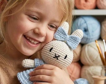 STOR REA Virkad kanin med klänning, Miffy-stil Amigurumi, handgjord gosedjurskanin, present till barn, Quinly virkad design, söt barnleksak