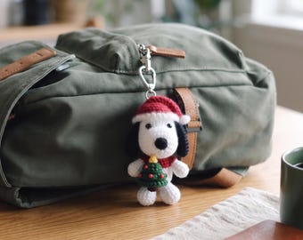 STOR REA Virkad Snoopy Nyckelring, Handgjord Julklapp, Amigurumi Snoopy med Gran, Julklapp, Söt Hundväska Berlock, Julklapp