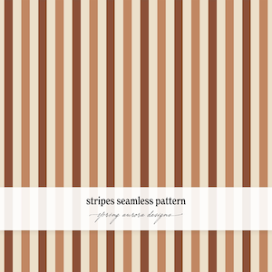 Puede incluir: Un patrón sin costuras con rayas verticales en tonos alternos de marrón oscuro, marrón medio, bronceado claro y crema. Una banda horizontal blanca en el centro muestra el texto stripes seamless pattern spring aurora designs.