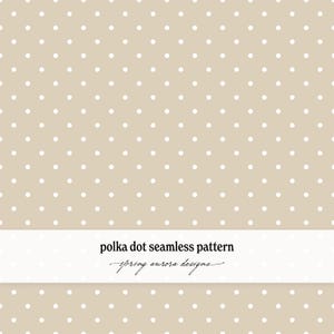 Könnte beinhalten: Ein nahtloses Muster mit kleinen, gleichmäßig verteilten weißen Punkten auf einem einfarbigen, hellbeigen Hintergrund. Ein weißes Querband in der Mitte zeigt den schwarzen Text "polka dot seamless pattern" und "spring aurora designs".