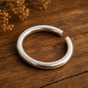 Minimalistiskt fotlänksarmband, fotlänk med öppen manschett, fotlänk med guldfärgat tryck, justerbart fotlänksarmband, bohemiska smycken, sommargåva för vardagsbruk