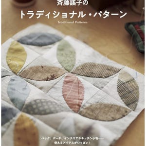 Puede incluir: Una taza de cerámica blanca con un asa negra y el texto "But First, Coffee" en negro y en negrita. La taza está sobre una superficie blanca. La taza mide 10 cm de alto.